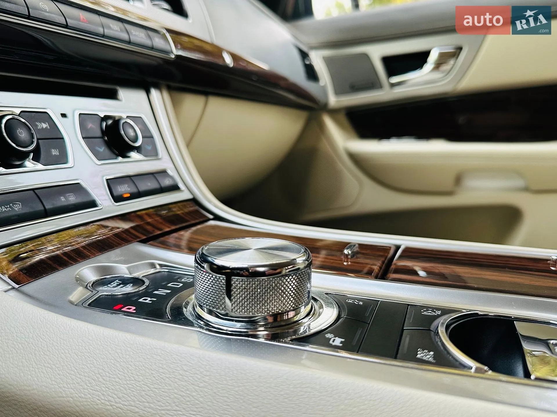 2012 Jaguar XF - мініатюра 3