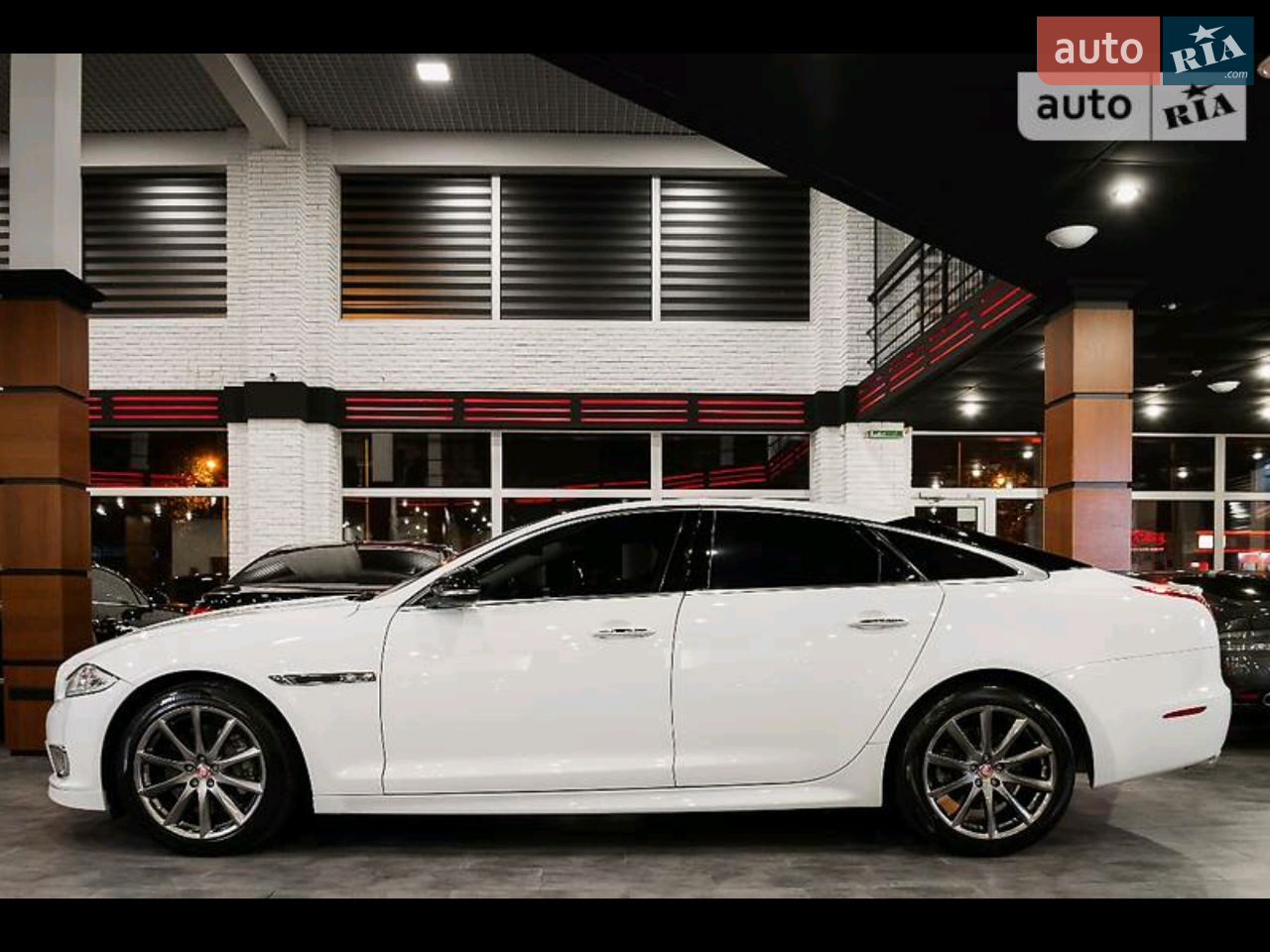 2013 Jaguar XJ - мініатюра 3