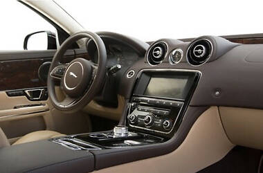 Седан Jaguar XJ 2013 в Львове