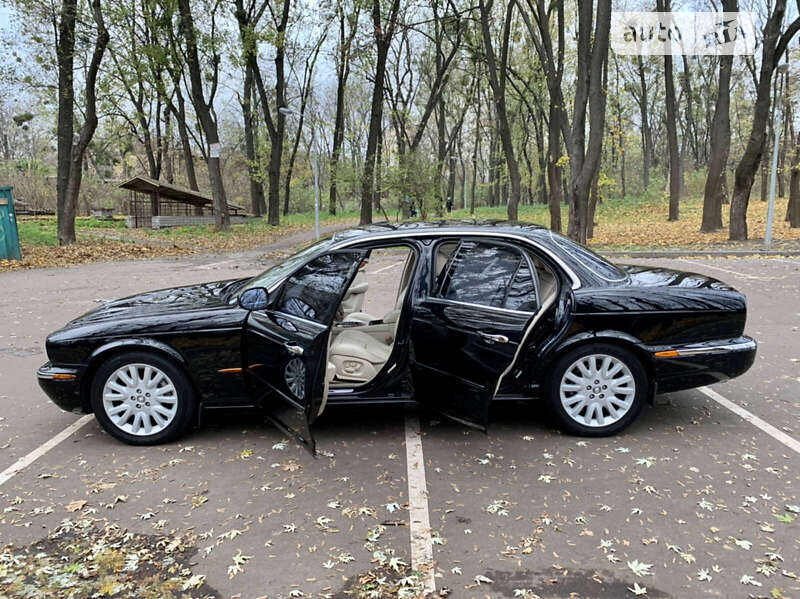 Седан Jaguar XJ 2003 в Києві