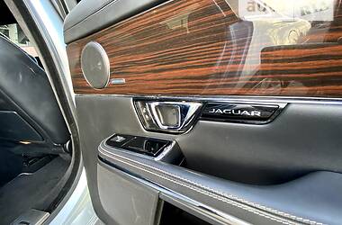Седан Jaguar XJ 2013 в Львове