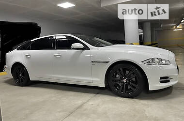 Седан Jaguar XJ 2015 в Києві