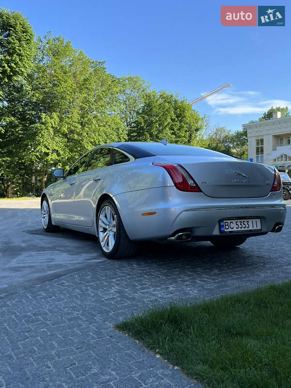 Седан Jaguar XJ 2013 в Львове