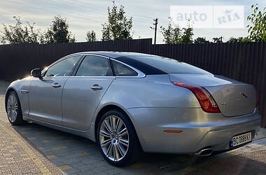 Седан Jaguar XJ 2009 в Львове