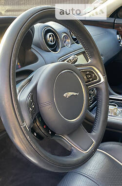 Седан Jaguar XJ 2009 в Львове