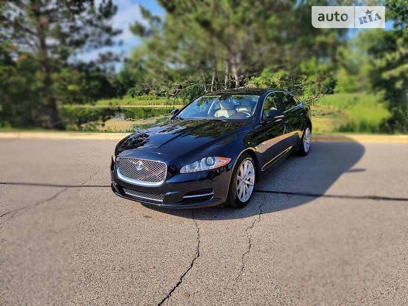 Седан Jaguar XJ 2010 в Львові