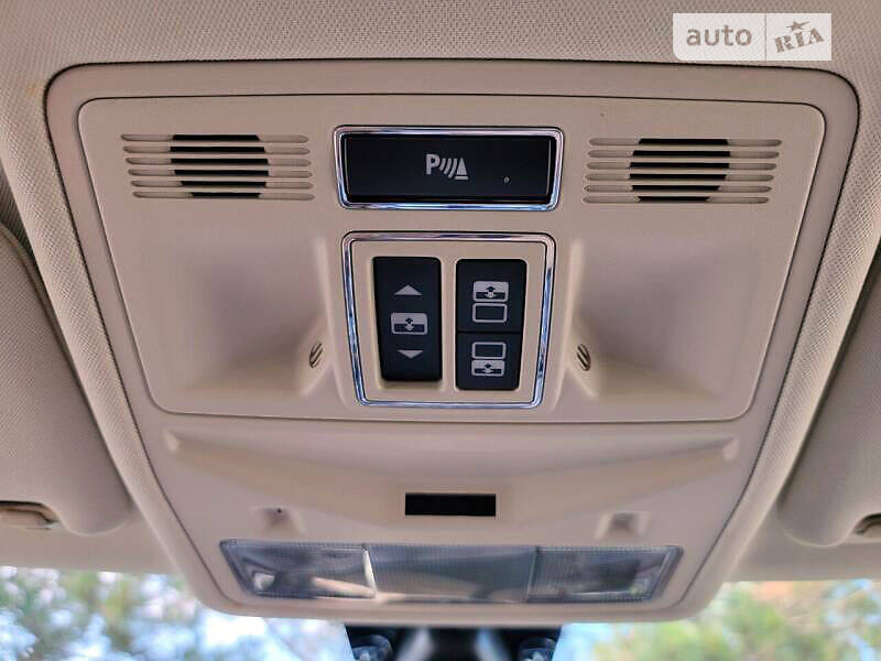 Седан Jaguar XJ 2010 в Львові