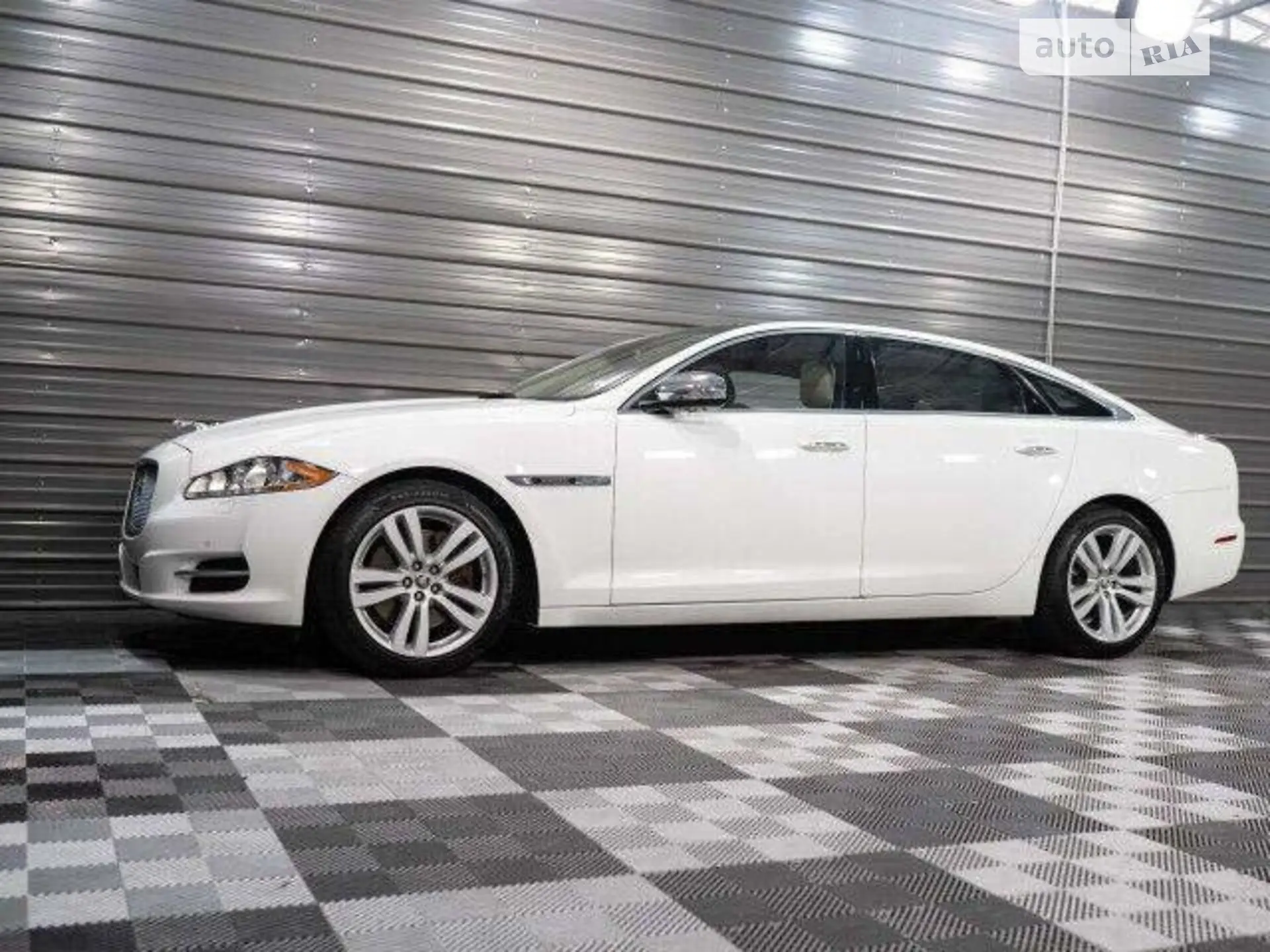 2011 Jaguar XJ - мініатюра 6