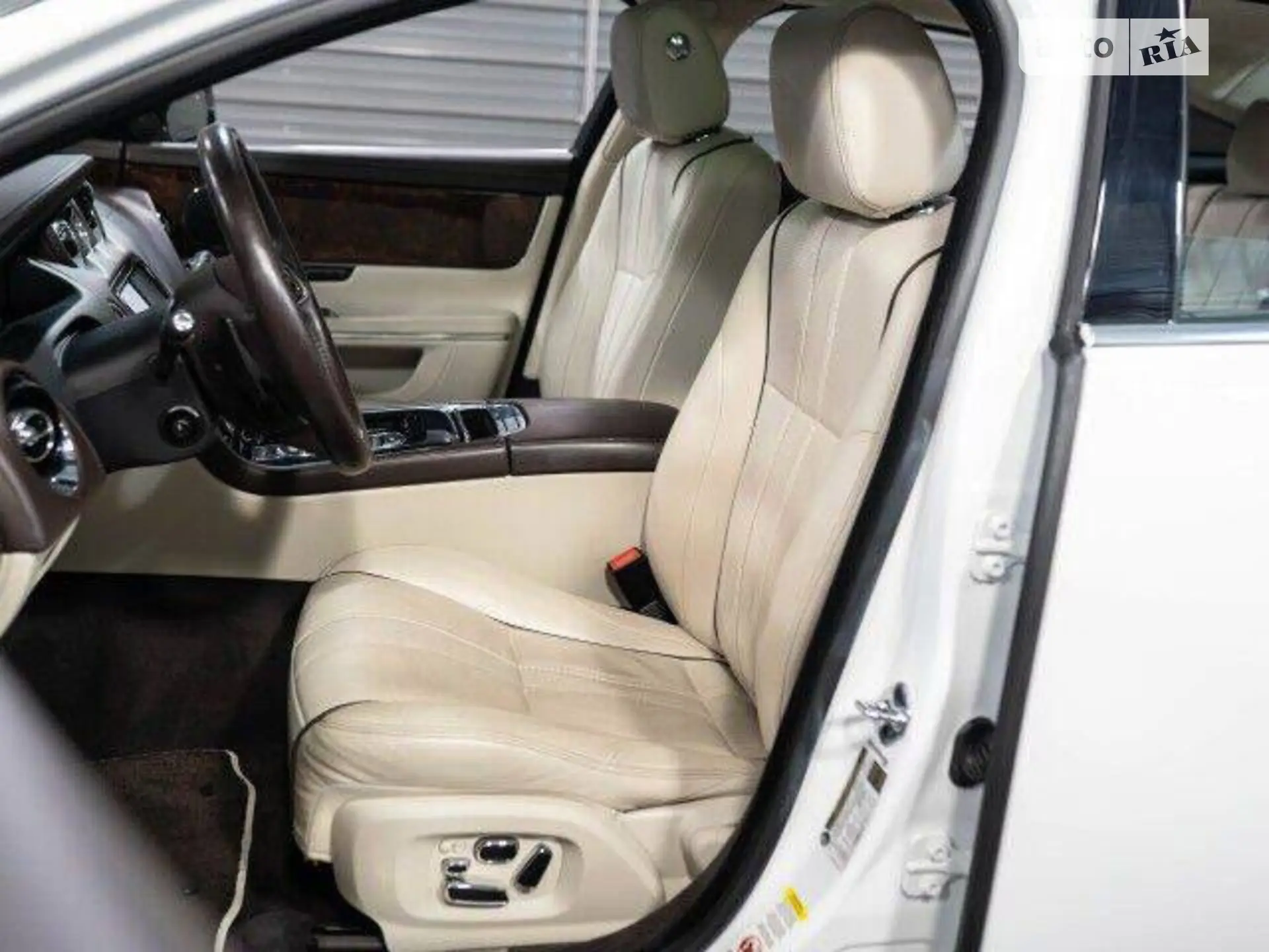2011 Jaguar XJ - мініатюра 8
