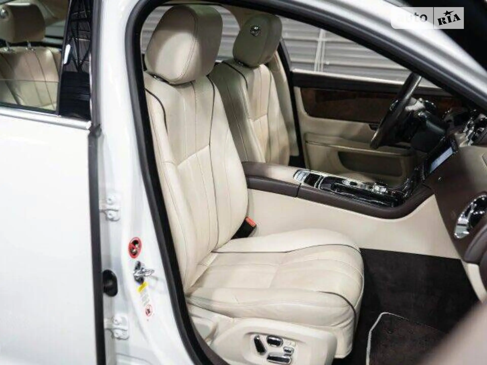 2011 Jaguar XJ - мініатюра 9