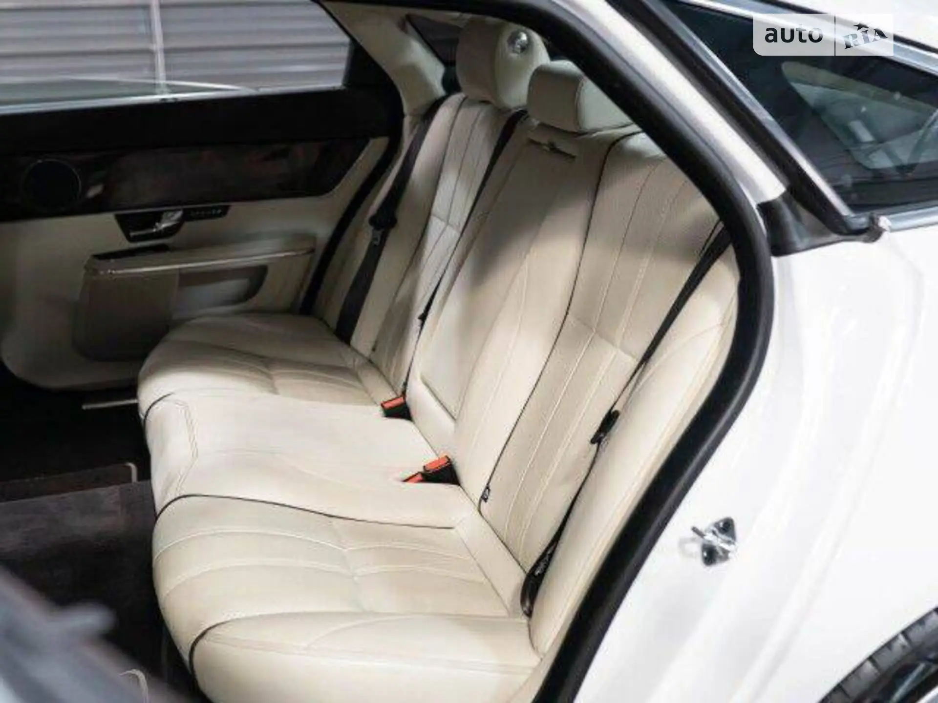 2011 Jaguar XJ - мініатюра 10