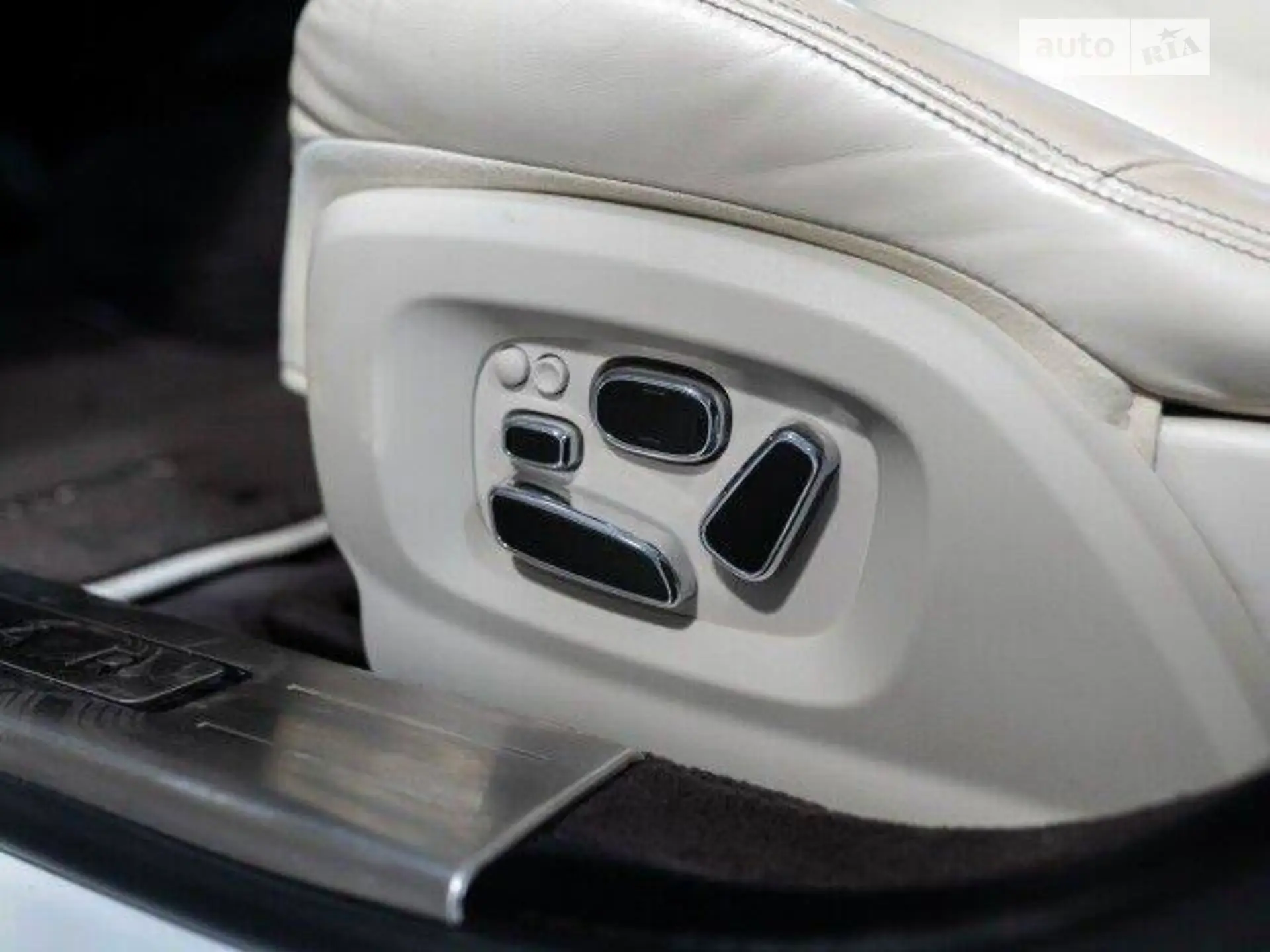 2011 Jaguar XJ - мініатюра 16