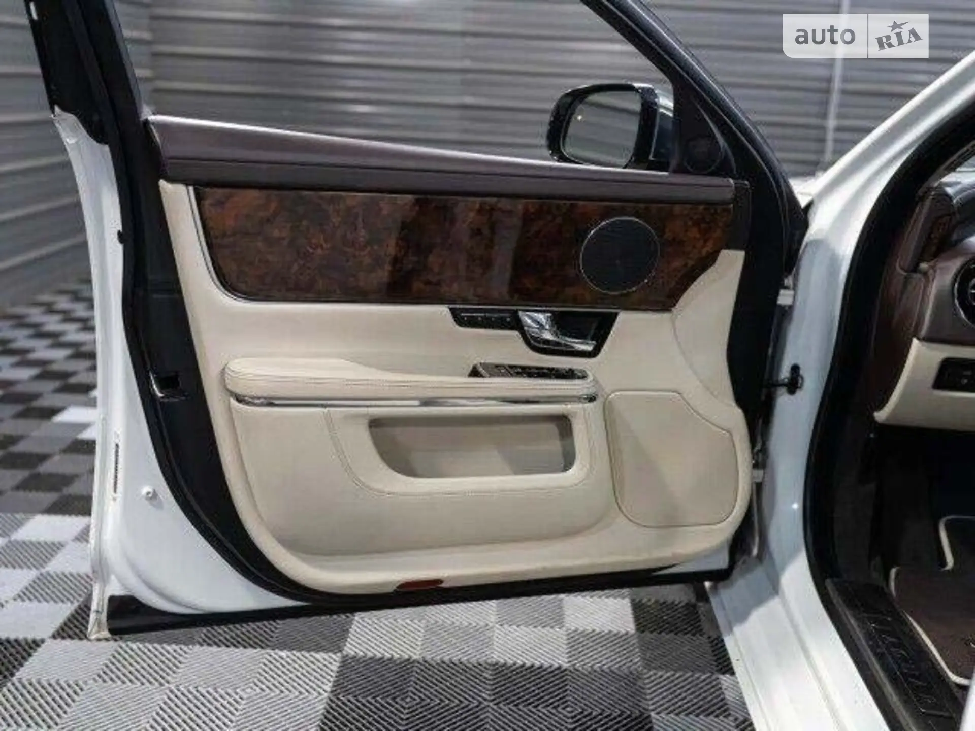2011 Jaguar XJ - мініатюра 19