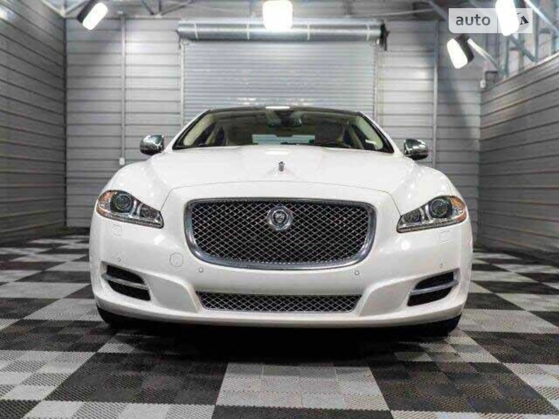 2011 Jaguar XJ - мініатюра 2