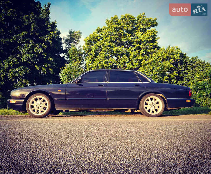Седан Jaguar XJ 1999 в Кам'янському