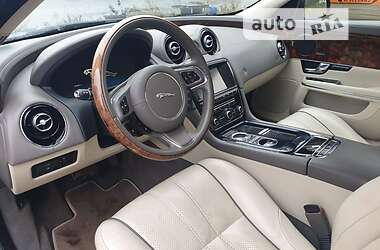 Седан Jaguar XJ 2013 в 