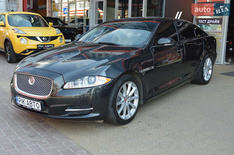 Седан Jaguar XJ 2014 в Львове
