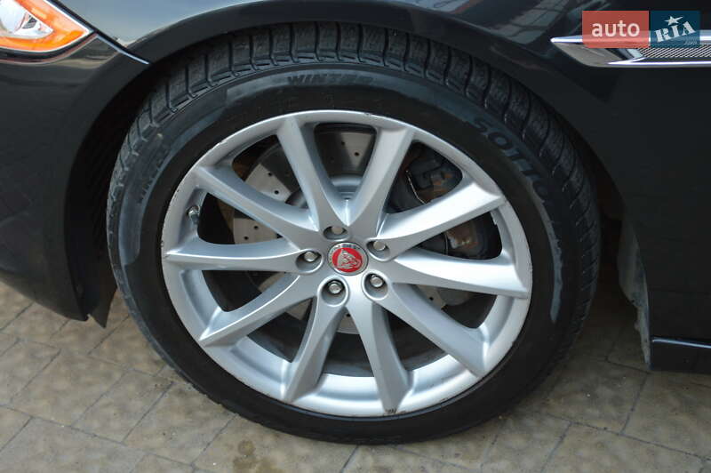 Седан Jaguar XJ 2014 в Львове
