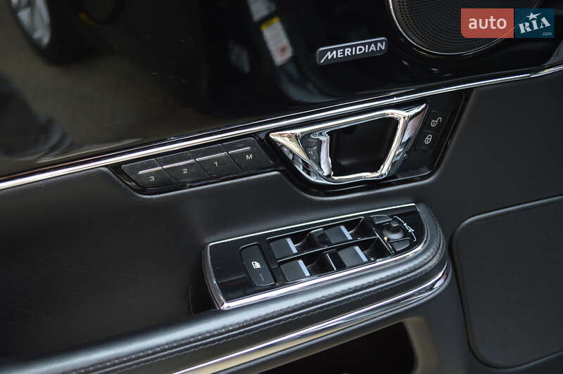 Седан Jaguar XJ 2014 в Львове