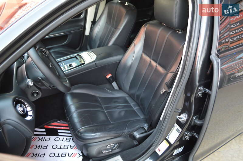 Седан Jaguar XJ 2014 в Львове