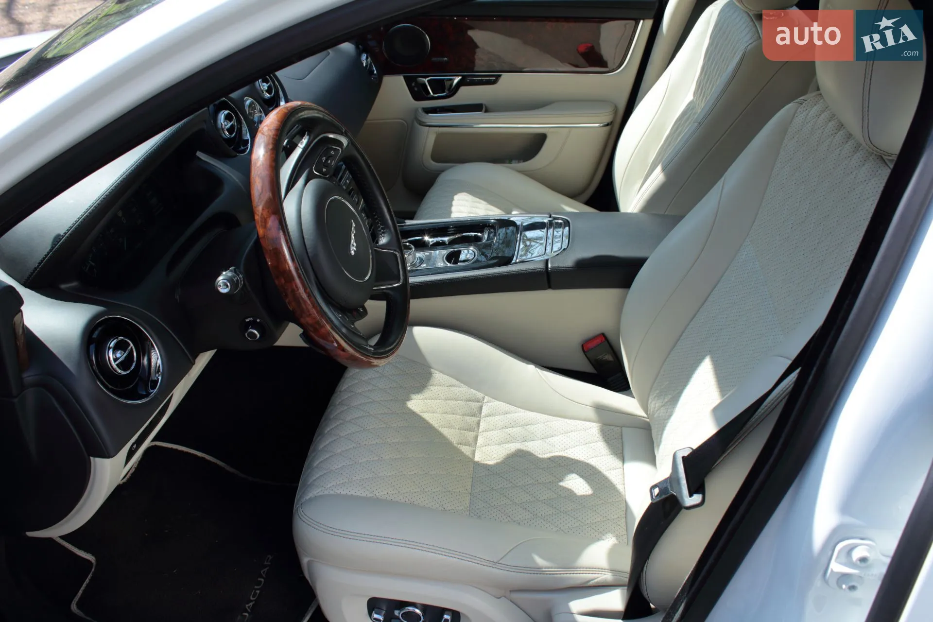 2017 Jaguar XJ - мініатюра 28