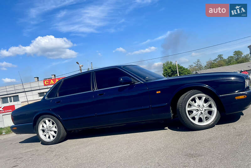 Седан Jaguar XJ 1999 в Кам'янському