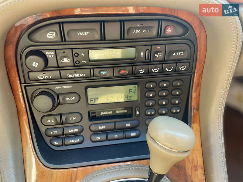 Седан Jaguar XJ 1999 в Кам'янському