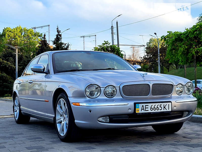 Седан Jaguar XJ 2004 в Днепре