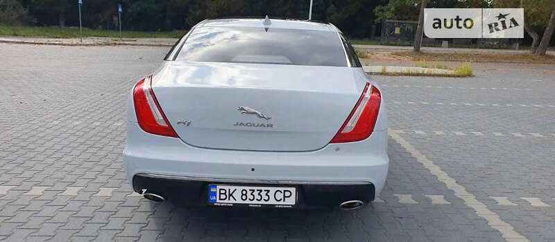 Седан Jaguar XJ 2015 в Рівному