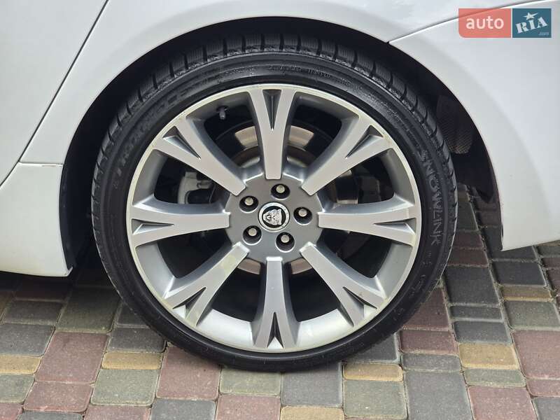 Седан Jaguar XJ 2011 в Одессе