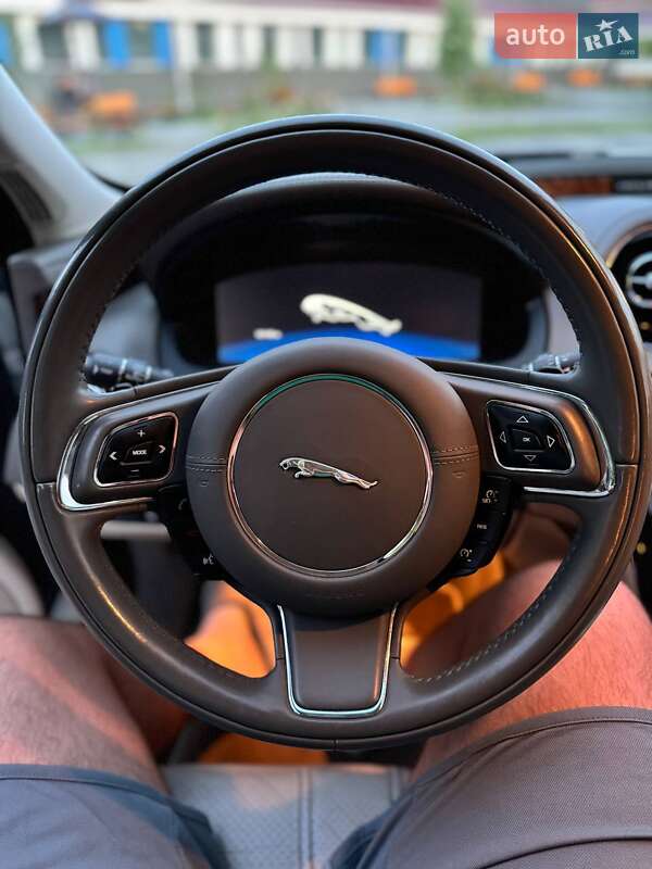 Седан Jaguar XJ 2013 в Луцьку