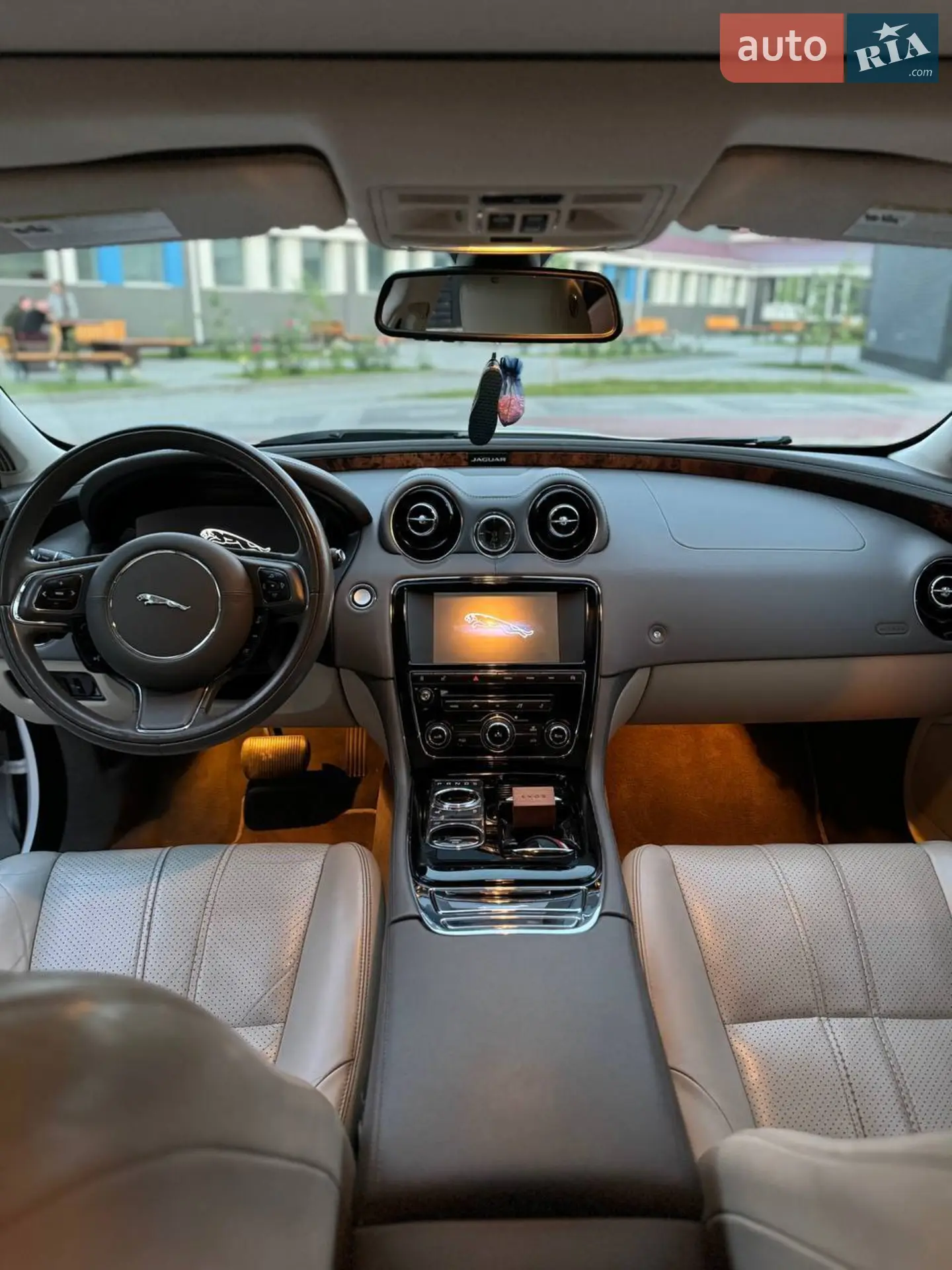 2013 Jaguar XJ - мініатюра 38