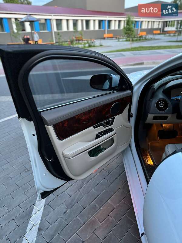 Седан Jaguar XJ 2013 в Луцьку