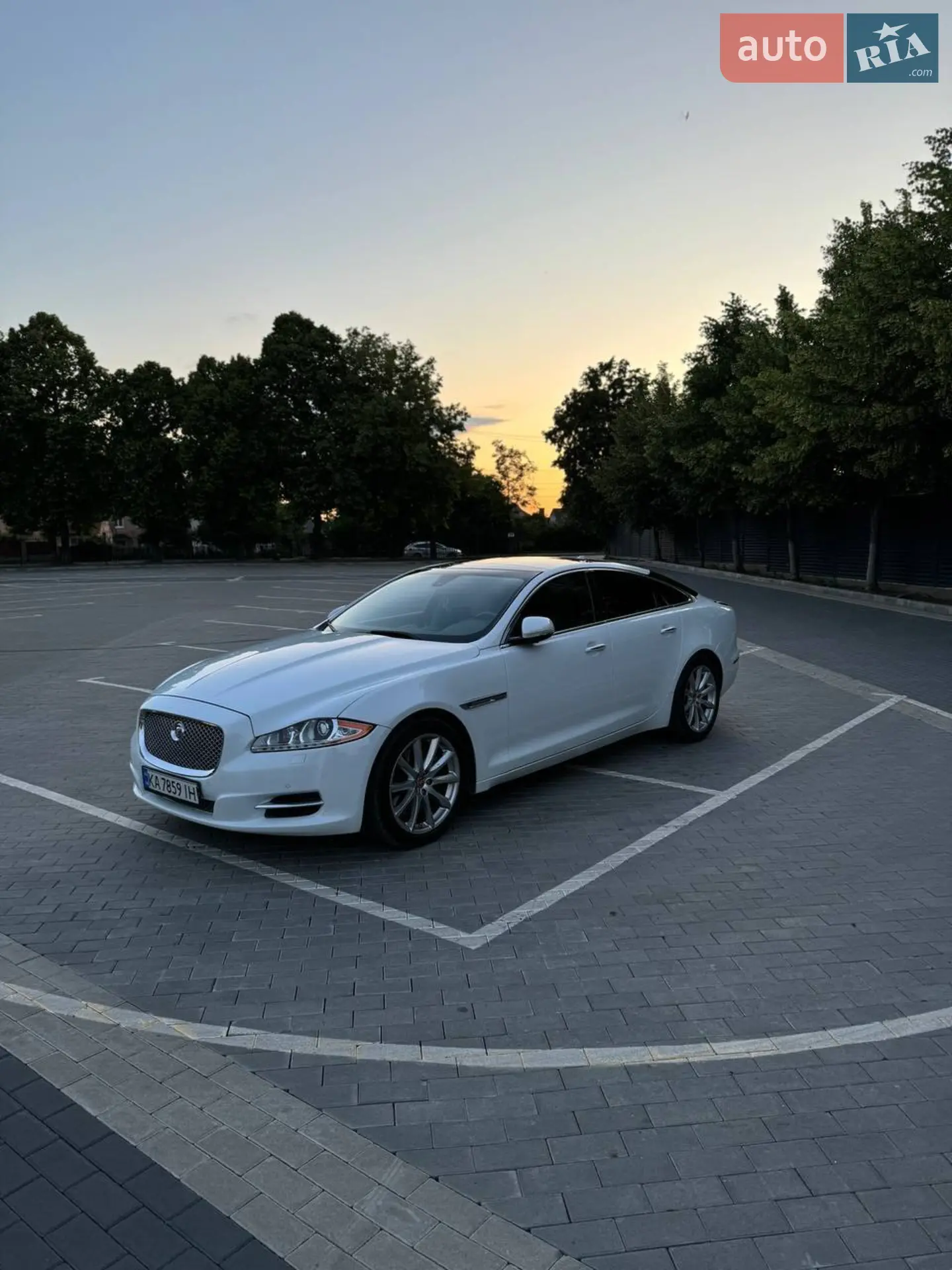 2013 Jaguar XJ - мініатюра 10