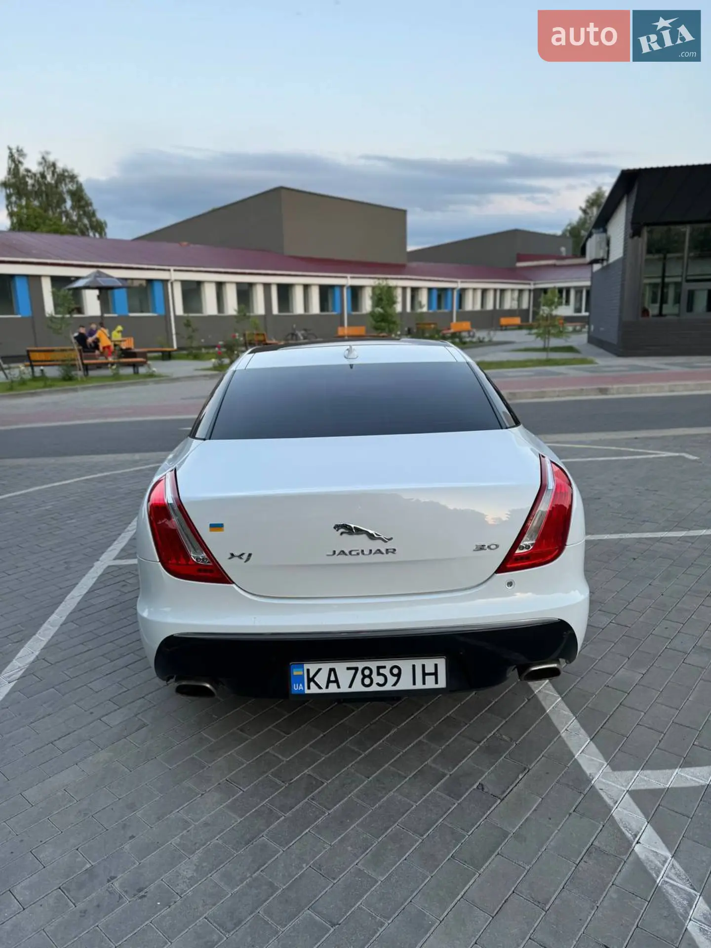 2013 Jaguar XJ - мініатюра 28