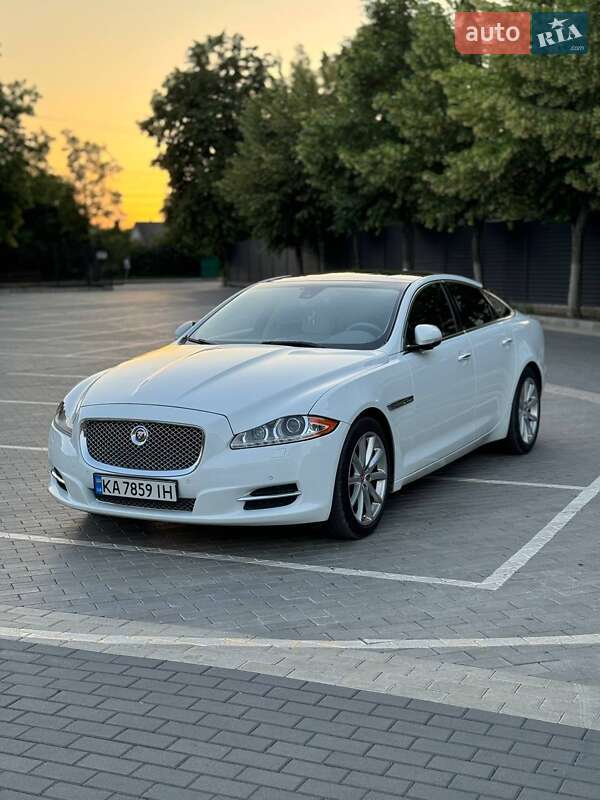 Седан Jaguar XJ 2013 в Луцьку