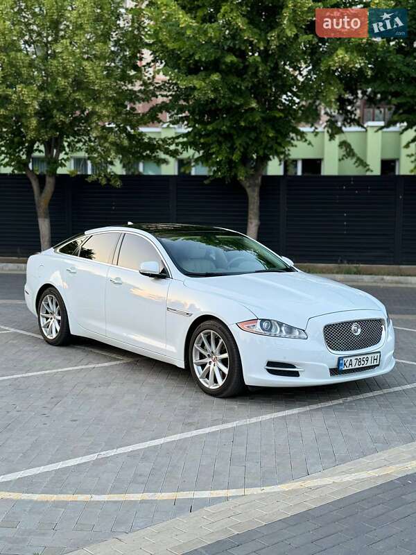 Седан Jaguar XJ 2013 в Луцьку
