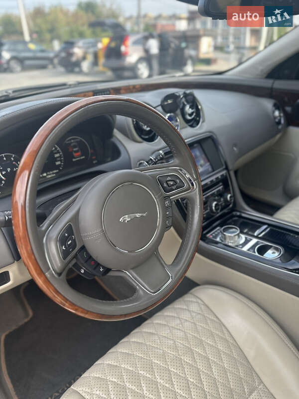 Седан Jaguar XJ 2014 в Ивано-Франковске