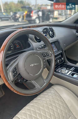 Седан Jaguar XJ 2014 в 