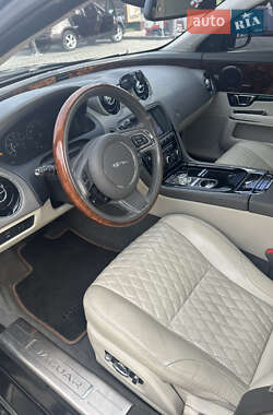 Седан Jaguar XJ 2014 в 