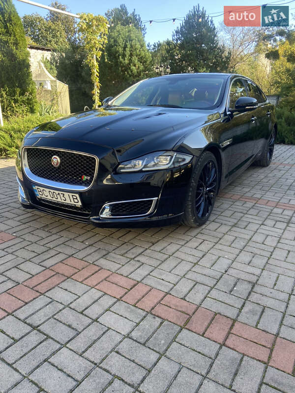 Седан Jaguar XJ 2016 в Львові