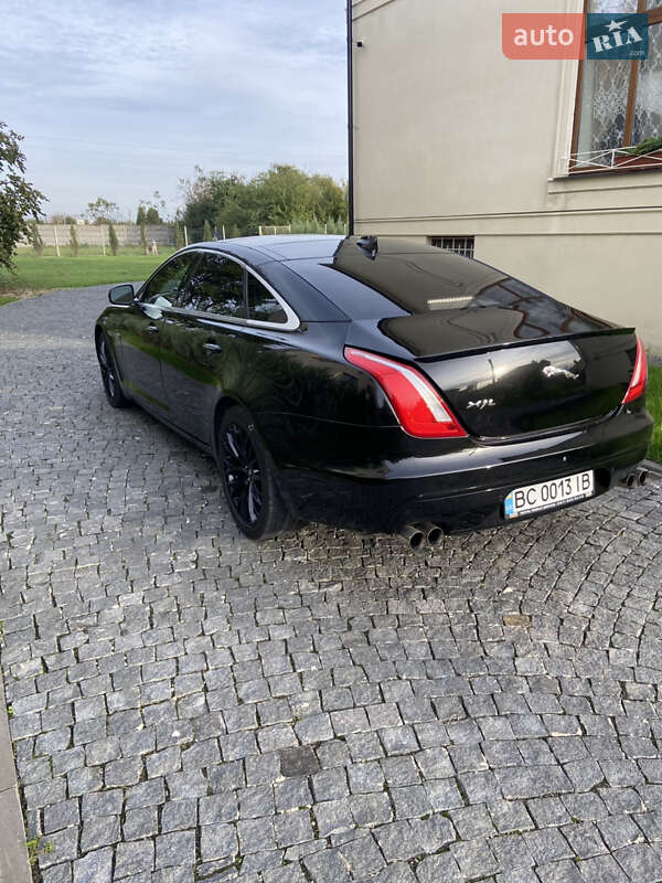 Седан Jaguar XJ 2016 в Львові