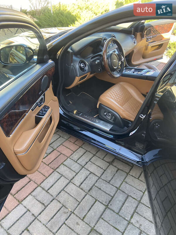 Седан Jaguar XJ 2016 в Львові