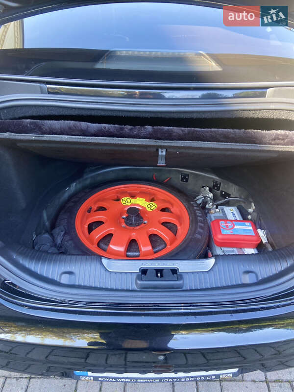 Седан Jaguar XJ 2016 в Львові