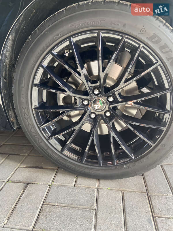 Седан Jaguar XJ 2016 в Львові