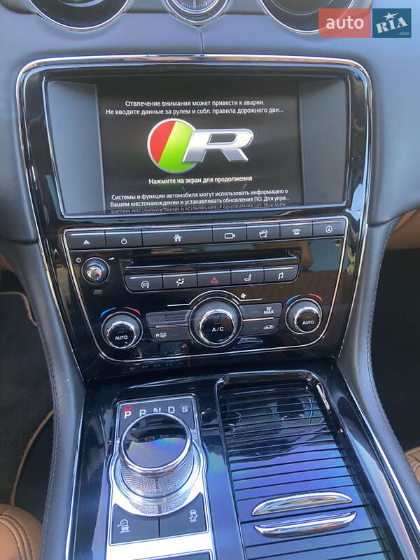 Седан Jaguar XJ 2016 в Львові