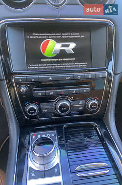 Седан Jaguar XJ 2016 в 
