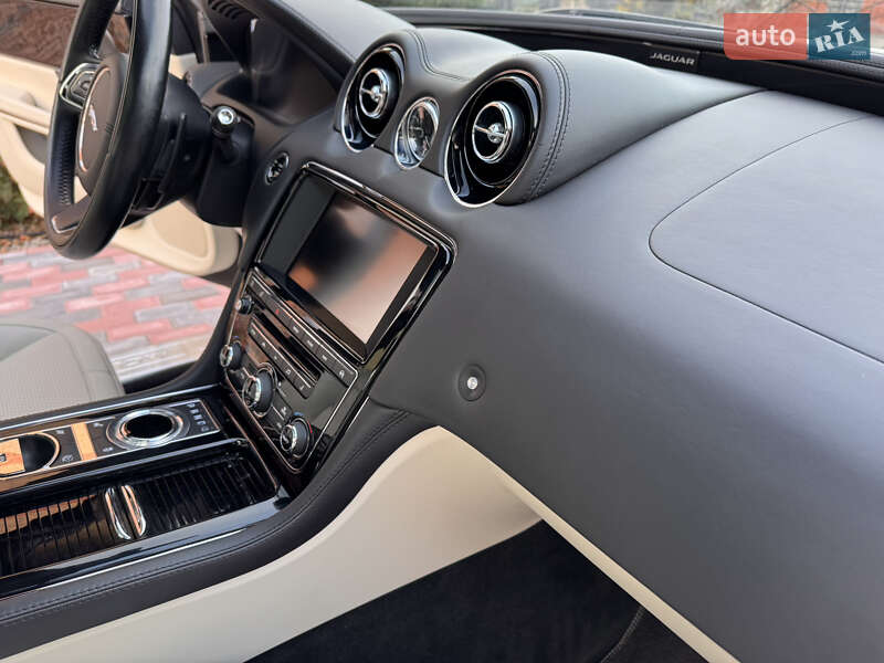 Седан Jaguar XJ 2015 в Киеве