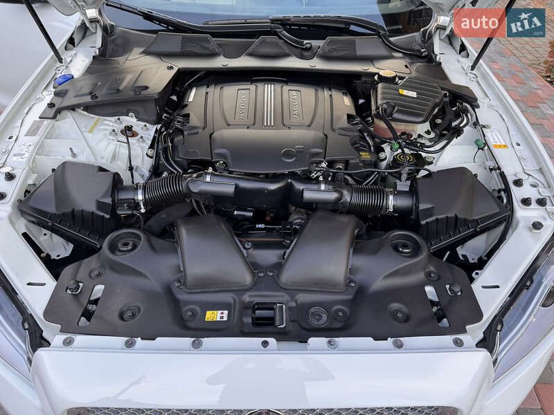 Седан Jaguar XJ 2015 в Киеве