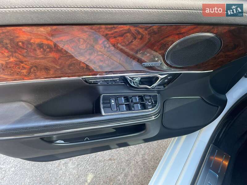 Седан Jaguar XJ 2015 в Києві